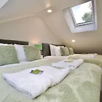 Dane Duplex Studio Seven - Your Dream Coventry Stay