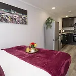 Dane Duplex Studio Seven - Your Dream Coventry Stay